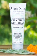 Το Scrumptious Baby Cream είναι ακαταμάχητο και το αγαπά όλη η οικογένεια! Είναι κρέμα με πολλαπλά οφέλη, περιέχει φυσικό ψευδάργυρο για την προστασία του δέρματος από τις επιθέσεις του περιβάλλοντος και το σύγκαμα. Δεν είναι αντηλιακό όμως έχει ένα χαλα